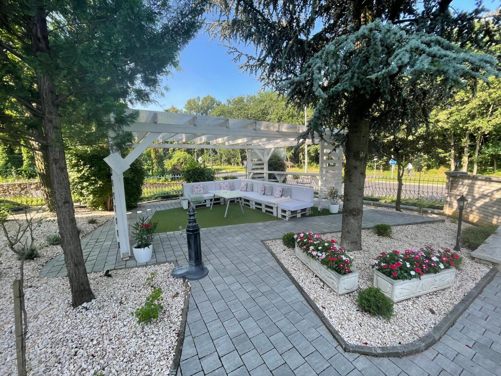 Villa Rose Garden Nyíregyháza Eksteriør billede